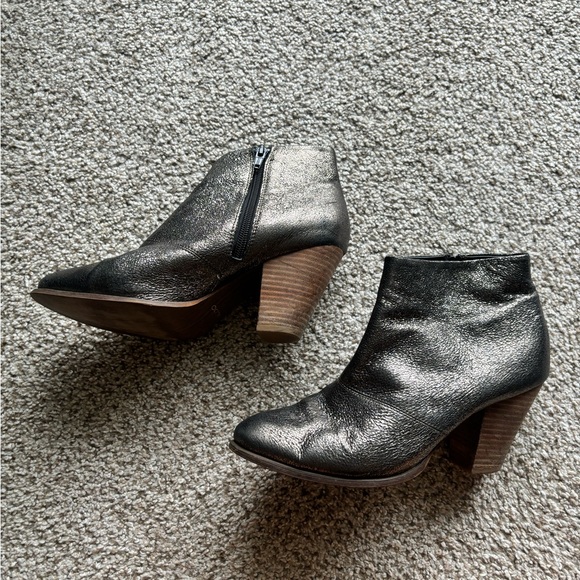 Aldo gold shimmer leather booties | 8.5 - Picture 2 of 5